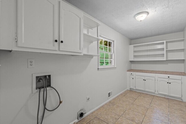 Building Photo - 246 Barbara Ln
