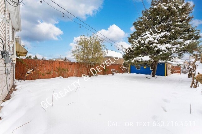 Building Photo - 3109 N Neva Ave