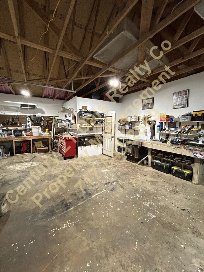 Building Photo - Large 3 Bedroom, 2 Bath Pet friendly home with off street parking and a 600sqft detached garage