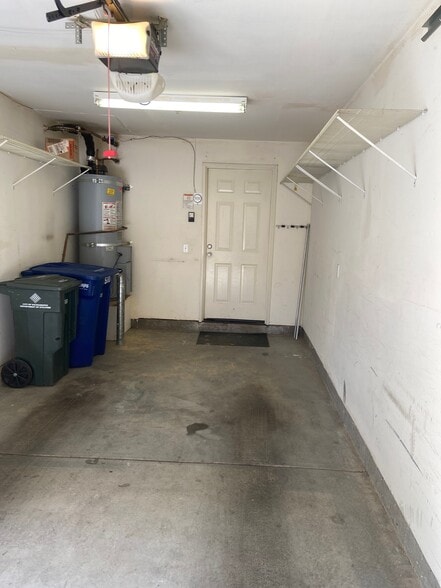 Garage - 4800 Westlake Pky