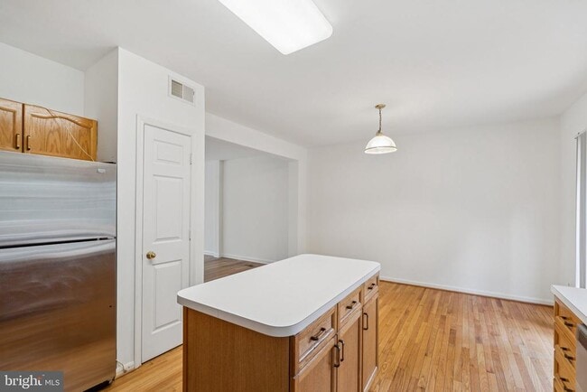 Building Photo - 46858 Lawnes Creek Terrace