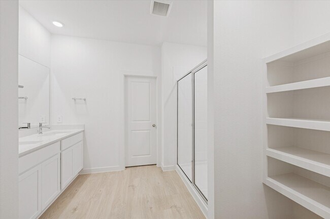 Building Photo - 4127 Camden Lakes St