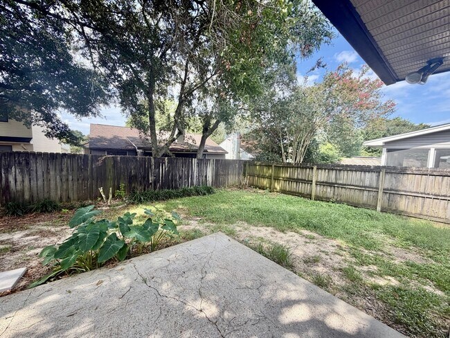 Building Photo - 3932 Balsam Dr
