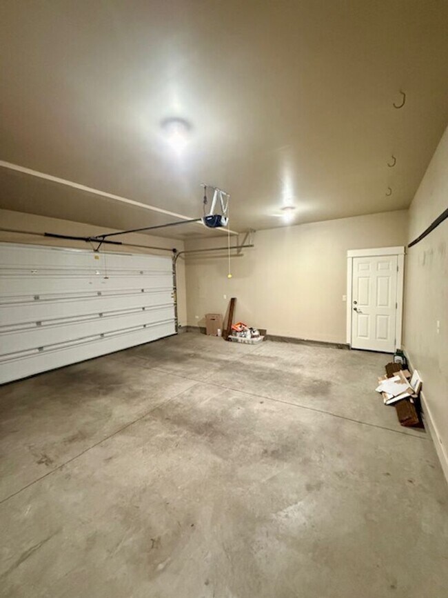 Building Photo - Lovely 3 Bedroom home in Mirada neighborho...