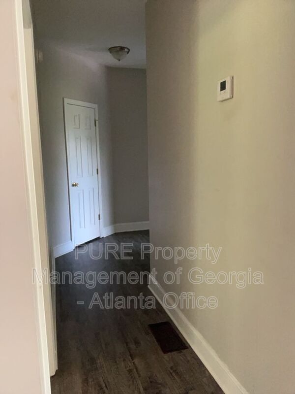 Building Photo - 27 N Hampton Dr