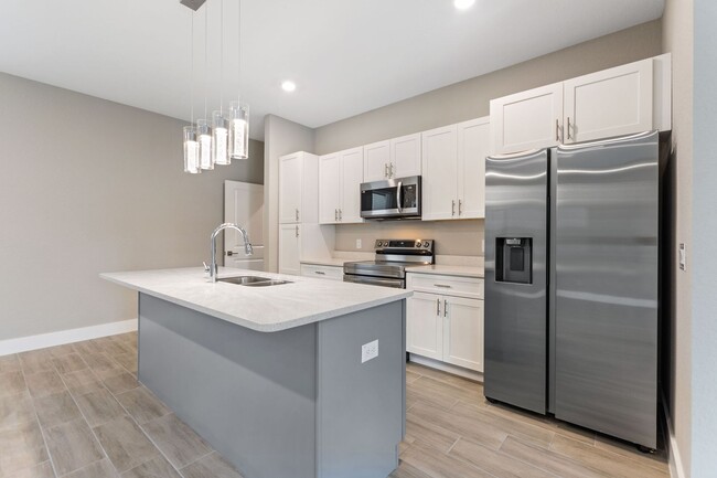 Building Photo - 1057 Sabine Pl