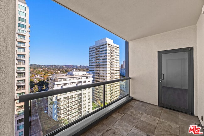 Building Photo - 10724 Wilshire Blvd
