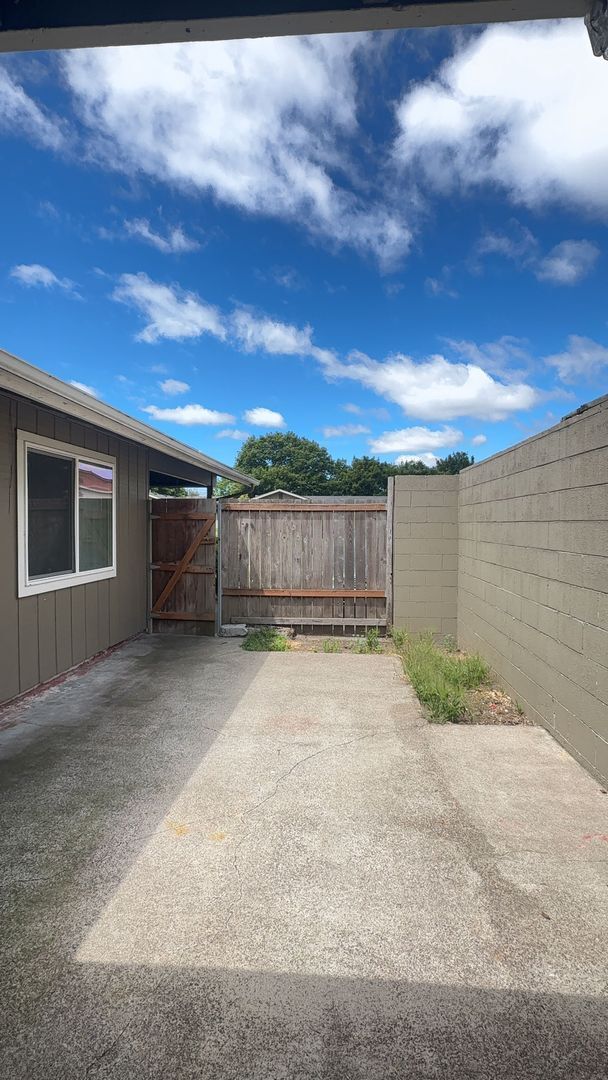 Building Photo - Sh314-316