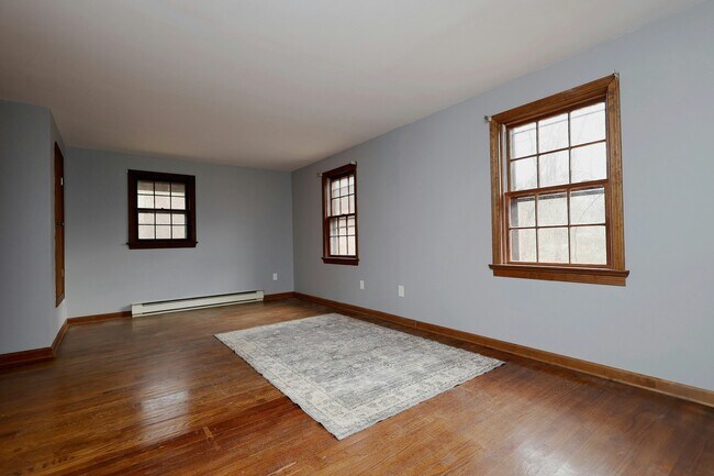 Building Photo - 380 Newtown Turnpike