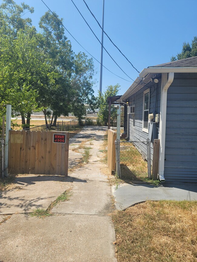 Building Photo - 3806 Rebecca St