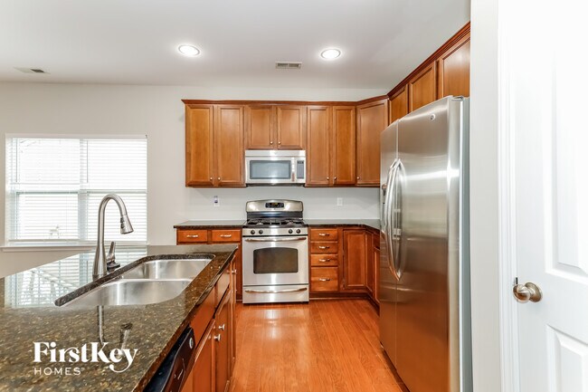 Building Photo - 3012 Canopy Dr