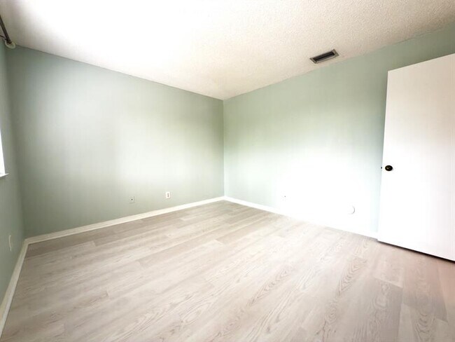 Building Photo - 1705 SW 110th Terrace
