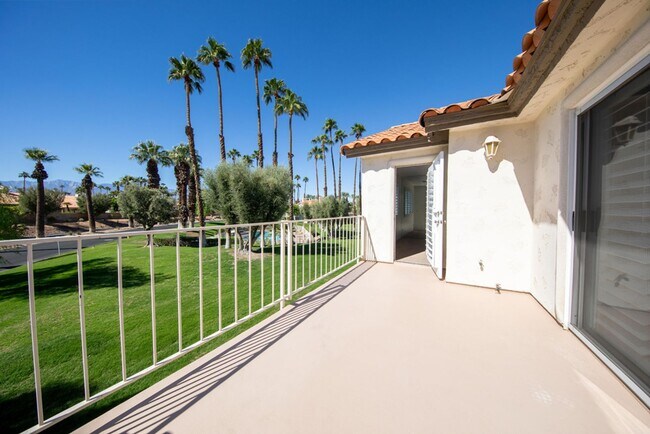 Building Photo - Sought after 2 bedroom 2 bath upstairs con...