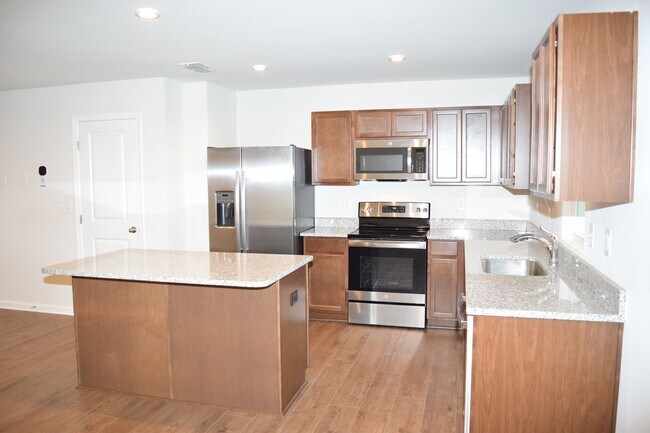 Building Photo - 1530 39th Ave Lp NE