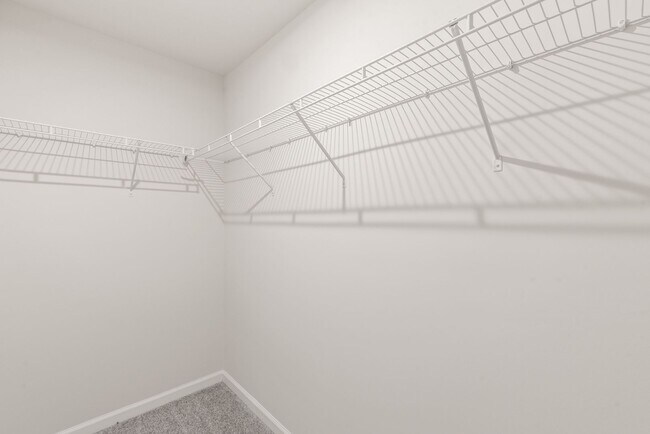 Building Photo - Like-New Townhome in Pristine, Move-In Ready Condition