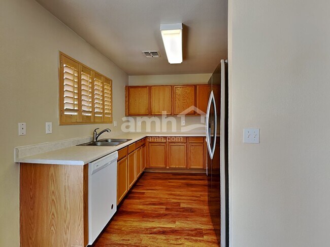 Building Photo - 10778 W Louise Dr