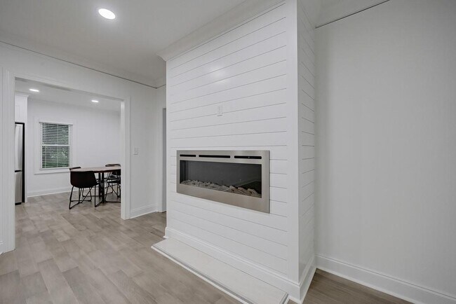 Building Photo - 593 Lynnhaven Dr SW