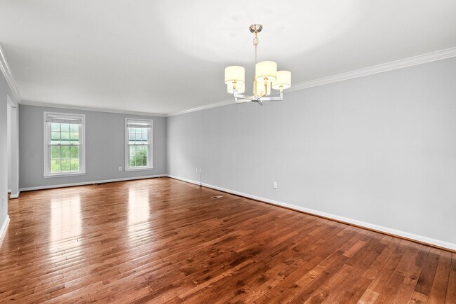Building Photo - 4 Bedroom, 2.5 Bath Single Family Home in ...