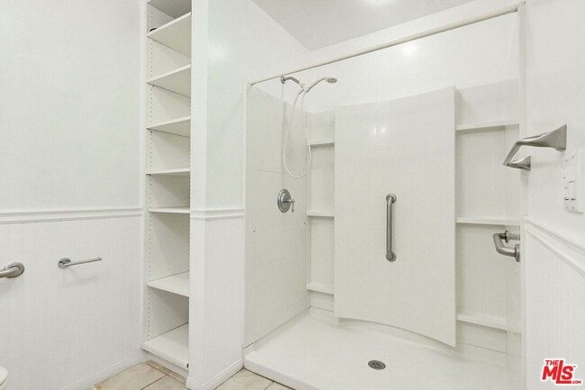 Building Photo - 288 S Coronado St