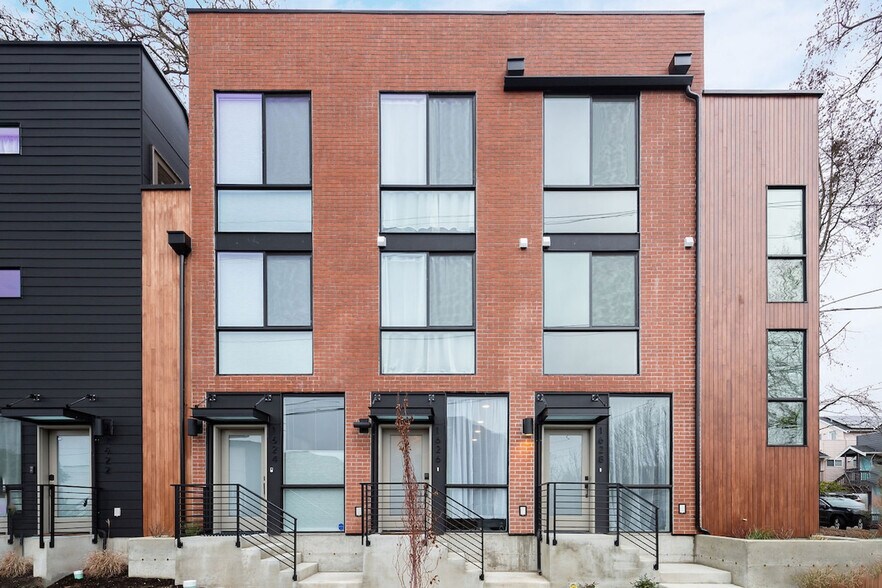 Building Photo - 905 17th Ave