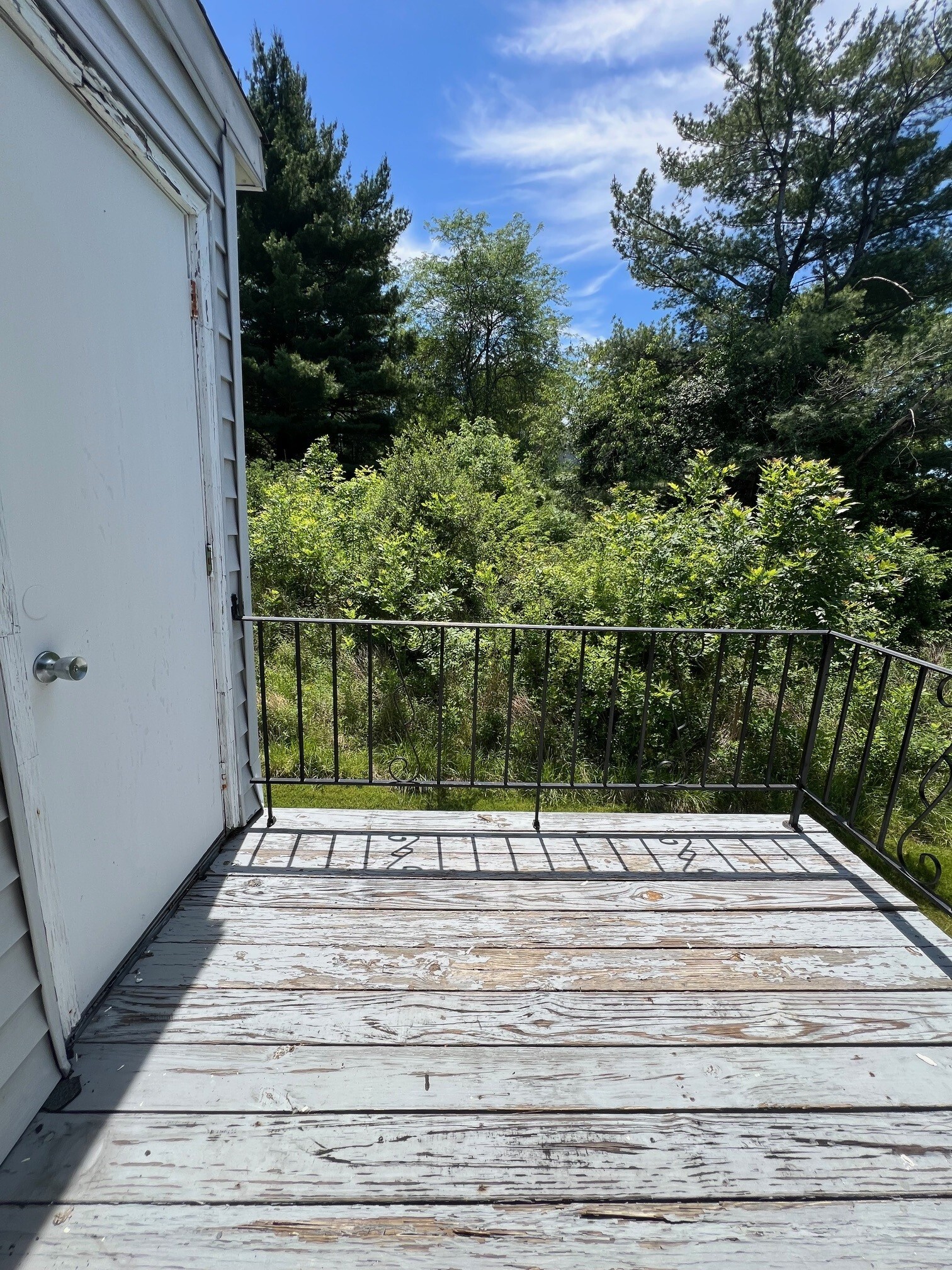 Private deck with storage - 8 Ivy Ct