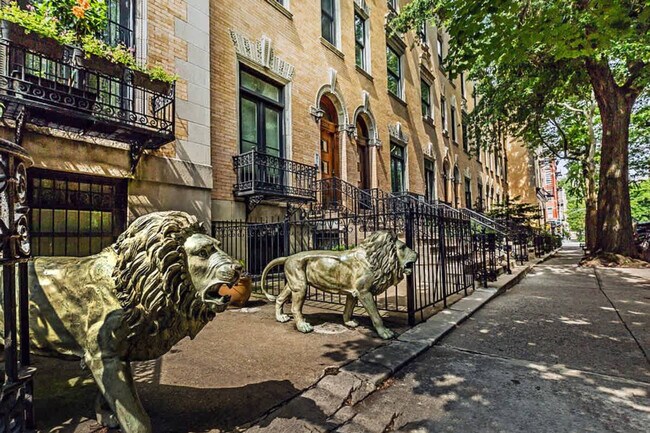 Building Photo - 235 W 139th St