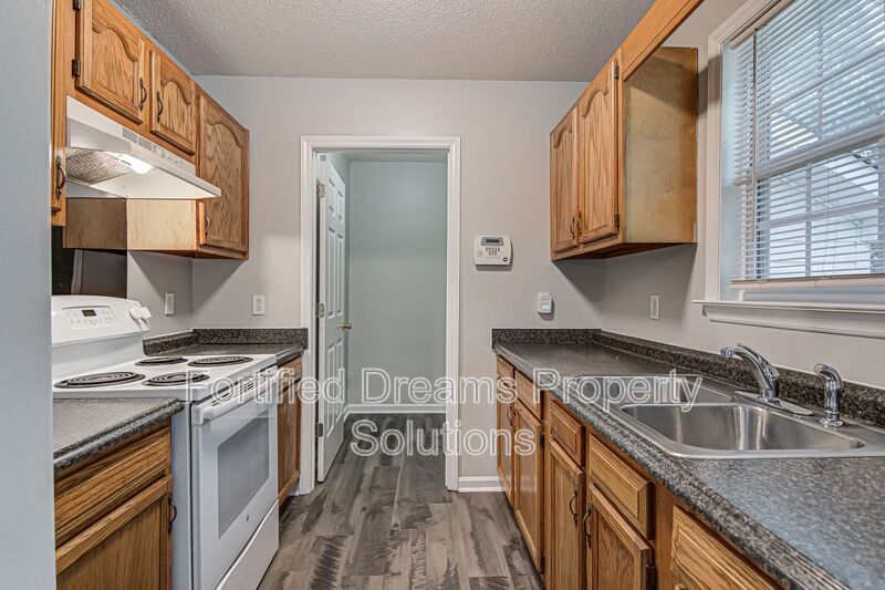 Building Photo - 1904 Blair-Khazan Dr