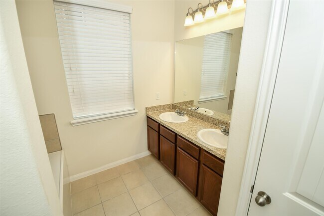 Building Photo - 30507 Ginger Trace Dr