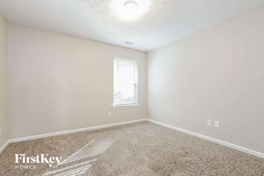 Building Photo - 528 Simpson Pl Dr