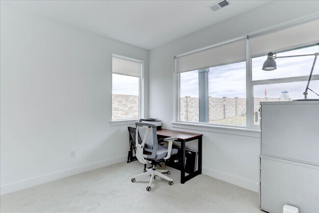 Building Photo - 2598 Emiline Wy