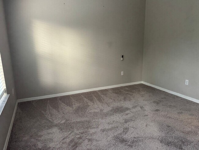 Building Photo - Fully Remodeled 3-Bed, 2.5-Bath Townhouse