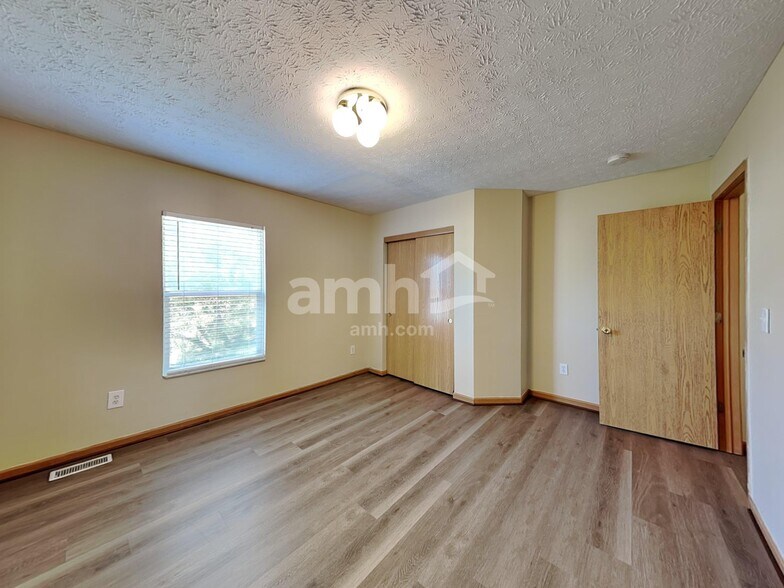 Building Photo - 3939 Eastrise Dr