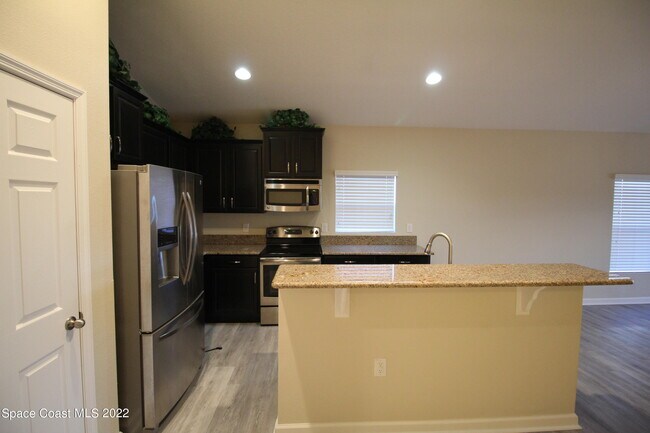 Building Photo - 2448 Snapdragon Dr NW