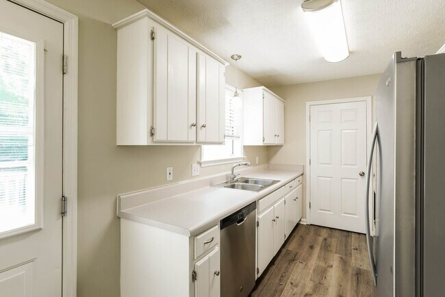 Building Photo - 777 Dover Glen Dr