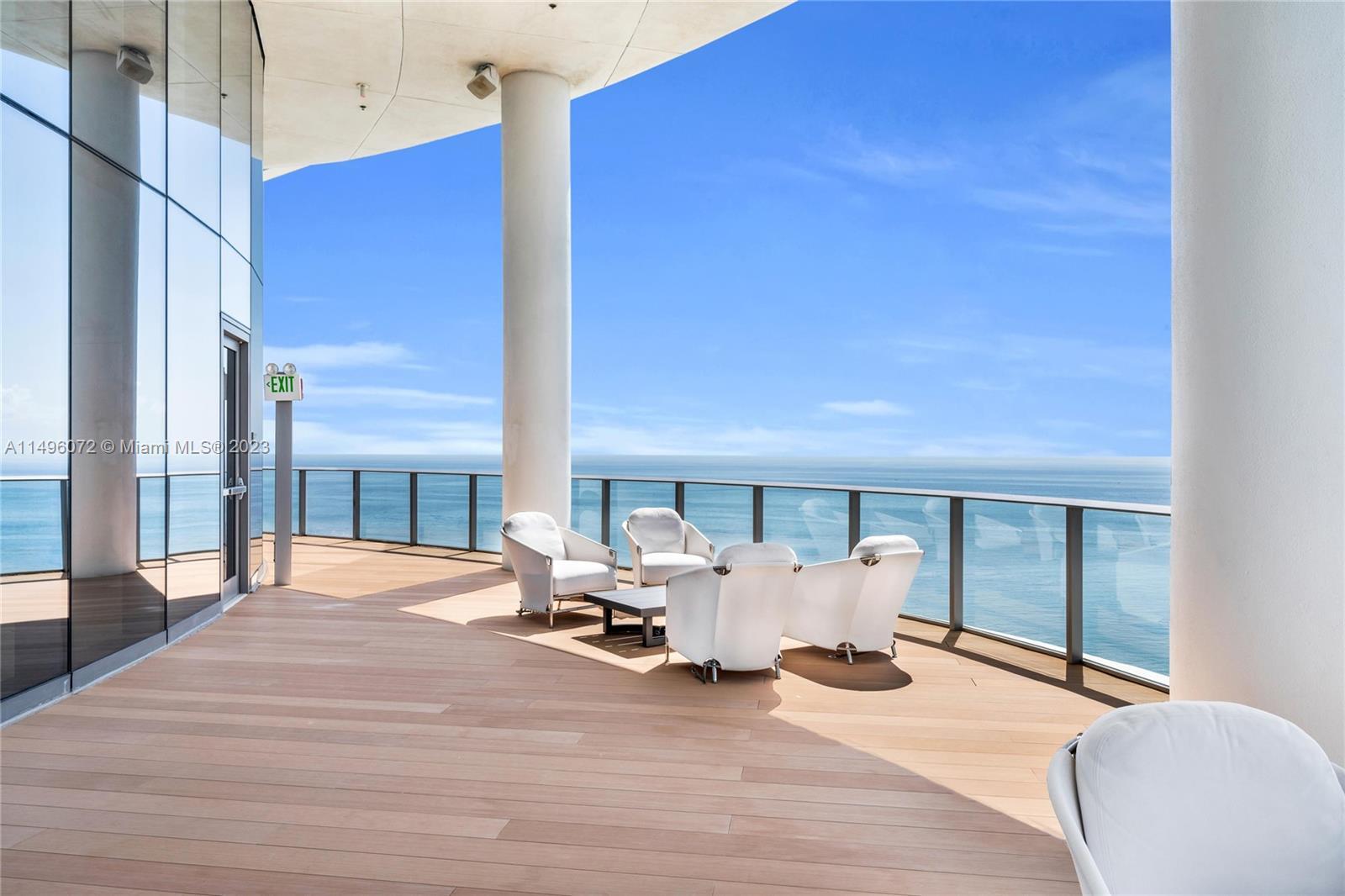 Building Photo - 15701 Collins Ave