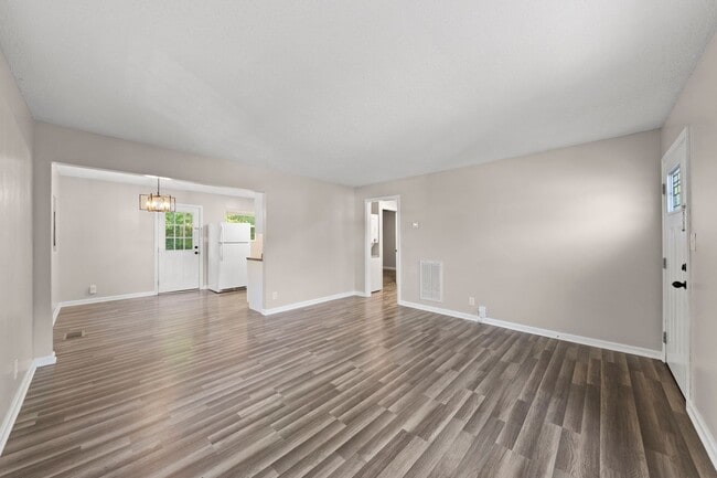 Building Photo - Charming Renovated 2 Bedroom Home with Spacious Yard & Updated Interior