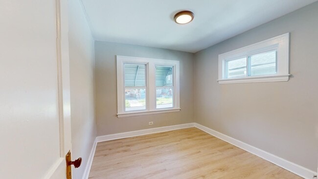 Building Photo - For August Move-In - West Blvd Area - 2 Bedroom Single Family Home