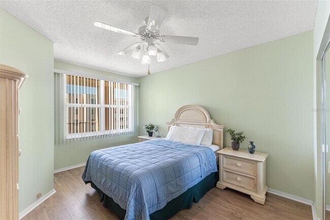 Building Photo - 6475 Shoreline Dr