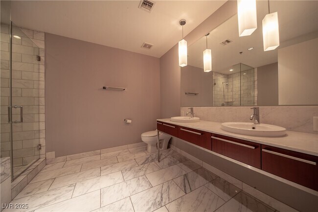 Building Photo - 4471 Dean Martin Dr