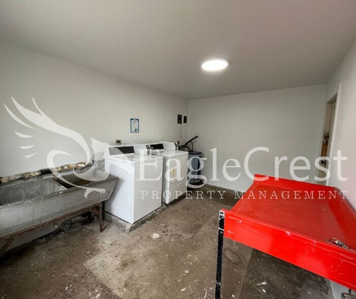 Building Photo - Roseville Lane Apartments