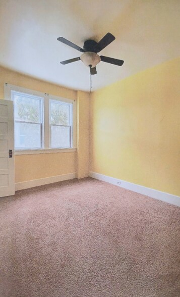 Building Photo - 609 Rumely St