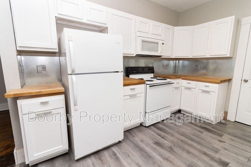 Building Photo - 2802 Fairview Dr
