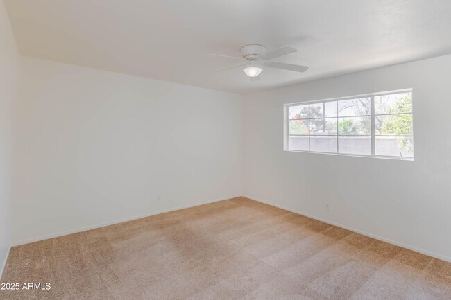 Building Photo - 7013 E Loma Land Dr