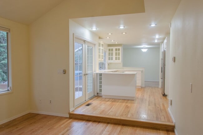 Building Photo - 3bd/2.5ba Issaquah Home