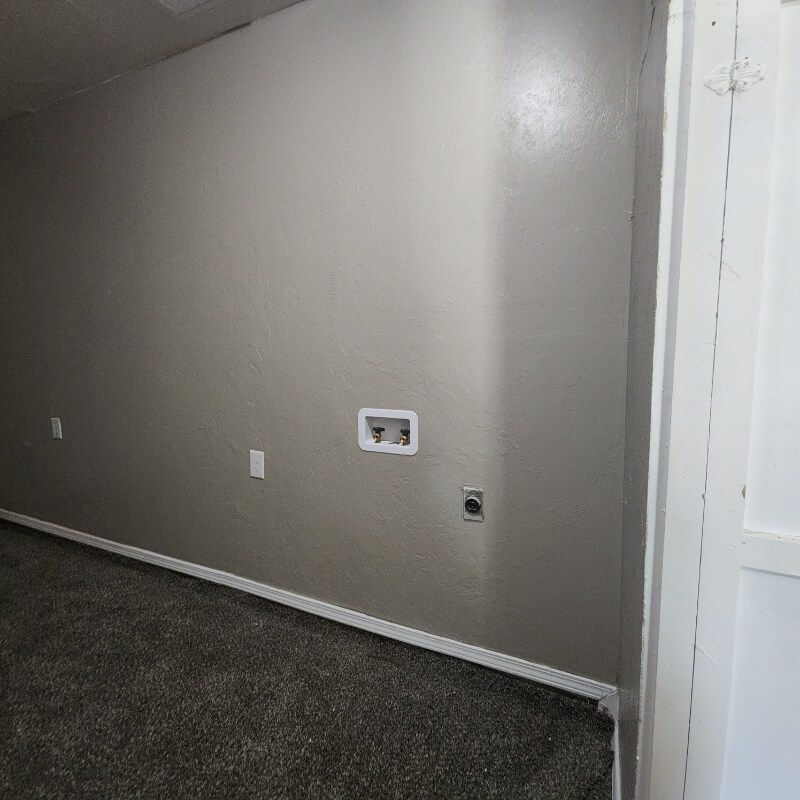 Building Photo - 908 Moraine Ave