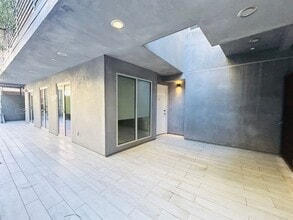 Building Photo - 947 4th St