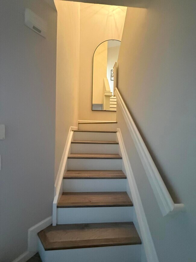 Building Photo - 6848 Brook Hollow Rd