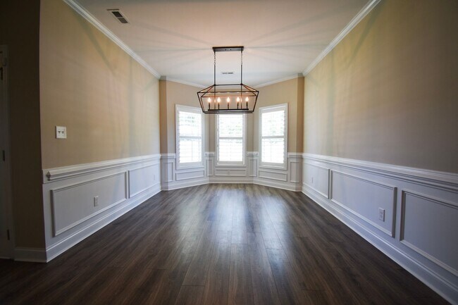 Building Photo - 4 Bedroom 2 Bathroom- Small Pets Considered