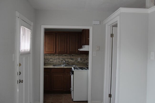 Building Photo - 8907 Old County Dr