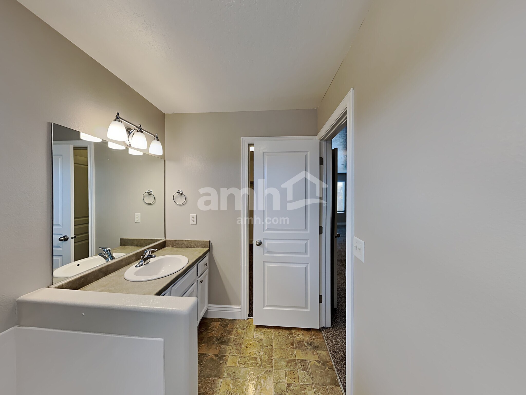 Building Photo - 1460 Heather Ln